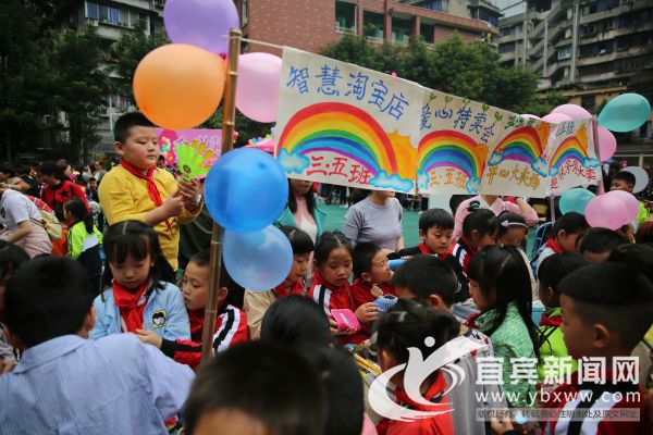 同学们不停的吆喝。