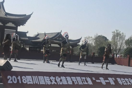 非洲打击乐。 董媛媛 摄