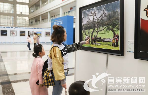 据悉，此次大展旨在展示四川省少数民族艺术创作新成果，展现民族地区脱贫攻坚新风貌，进一步坚定文化自信，切实推动我省民族文化繁荣兴盛。