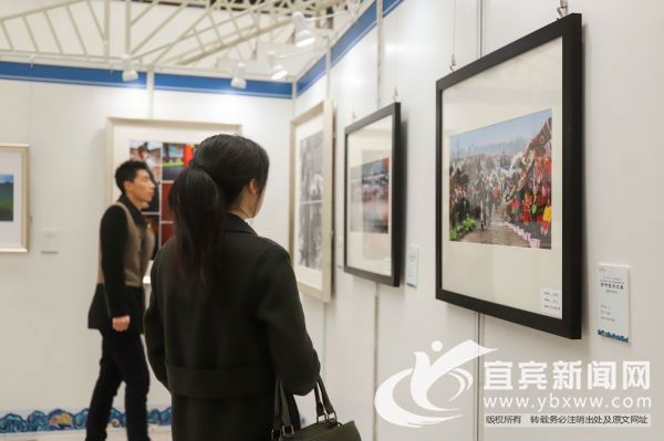 此次共展出经严格评审后的120件摄影作品。