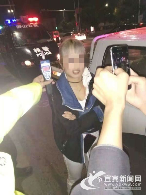 涉事女子。（张杰 摄）