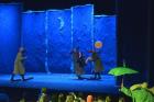 四川大剧院首演《斯拉法的下雪秀》 “暴风雪”中观众玩嗨