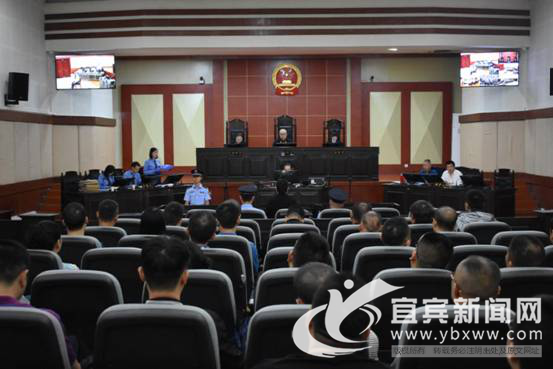 筠连县法院对筠连镇原党委委员、人大主席杨显林受贿案进行公开审理。